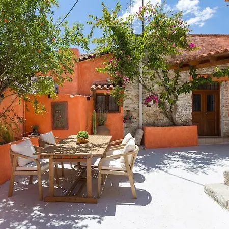 Old Town Charm Casa Historica בית נופש ארמיוני