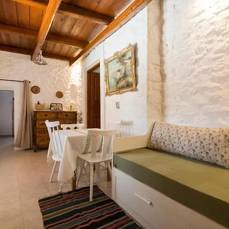 Old Town Charm Casa Historica * ארמיוני