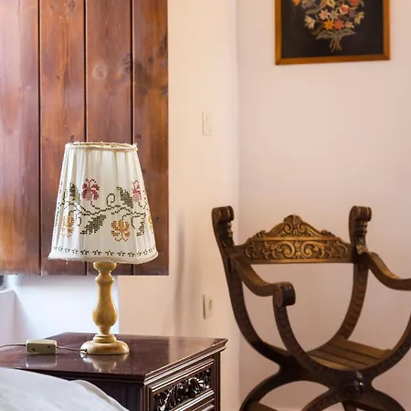 Old Town Charm Casa Historica ארמיוני